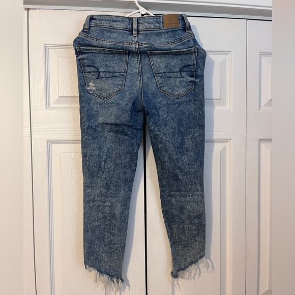 Women’s AEO distressed high rise jeans - Picture 2 of 2